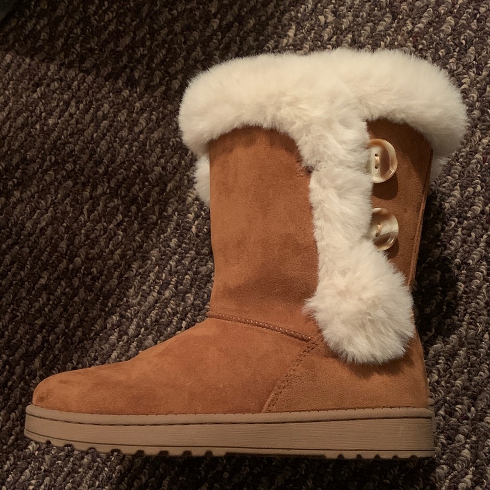 SO Brand Tan Boots with White Fur Accents